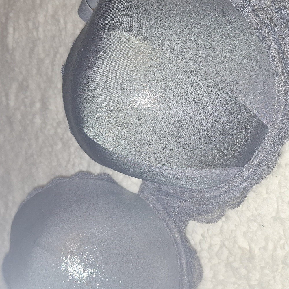 Victoria Secrets Bra - Picture 4 of 4